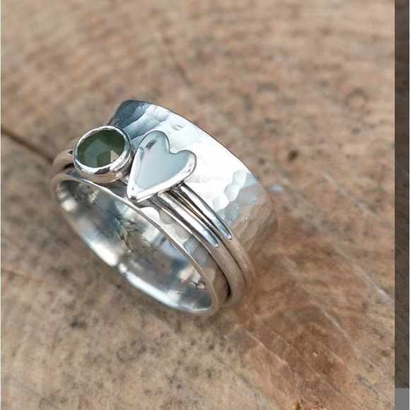 Emerald Heart Spinner Ring | Silver Plated - Picture 2 of 7
